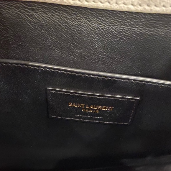 SAINT LAURENT LARGE PATENT VICKY BAG PATENT LEATHER GOLD MONOGRAM AND CHAIN. - Picture 5 of 8